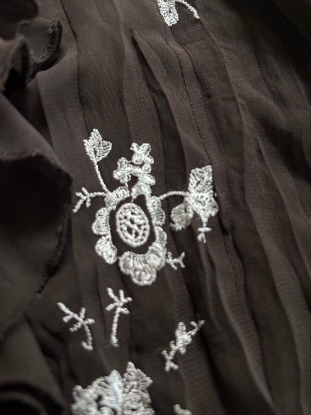 Y2K NY Collection Brown Ruffle Tie-Front Blouse with White Floral Embroidery - Picture 5 of 7